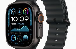 Apple Watch Ultra 2 GPS + Cellular, 49 mm-es fekete titántok, fekete Óceán szíj