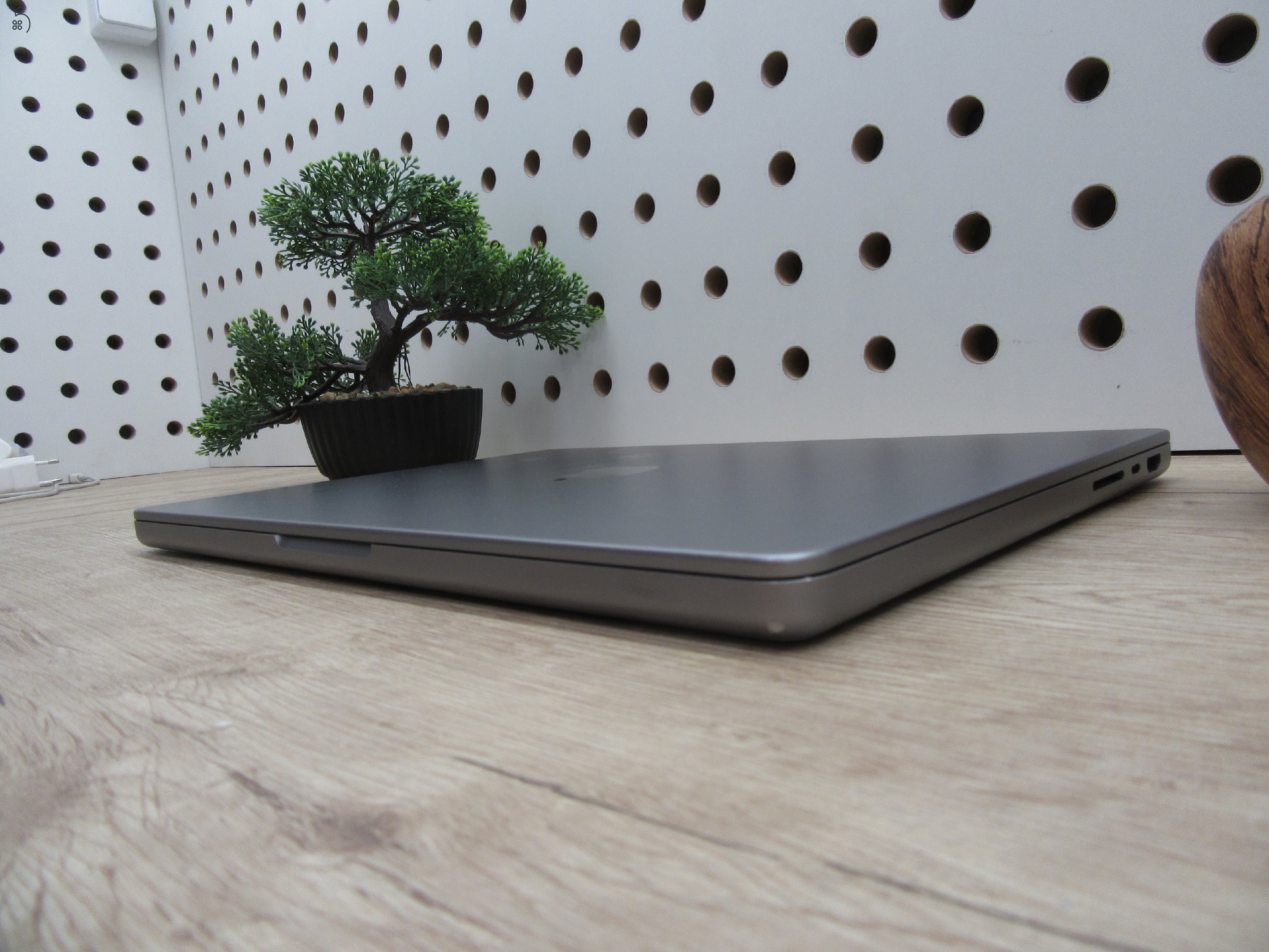  Apple Macbook Pro 14 M1 - 2021 - Használt, megkímélt - 32Gb, 1 Tb SSD 