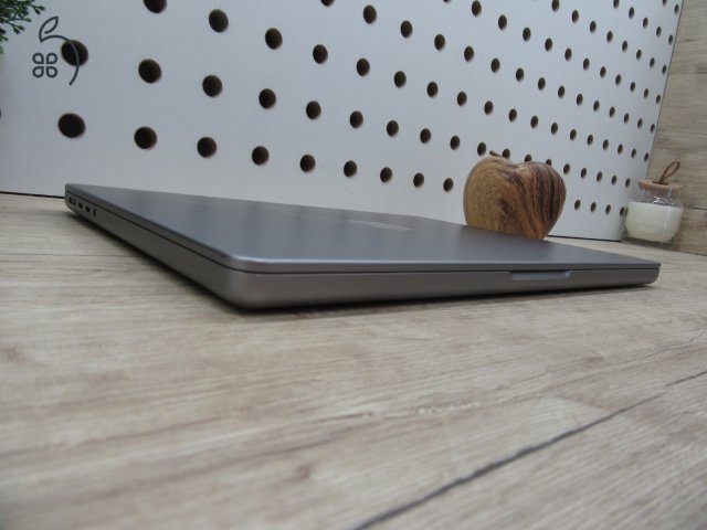  Apple Macbook Pro 14 M1 - 2021 - Használt, megkímélt - 32Gb, 1 Tb SSD 