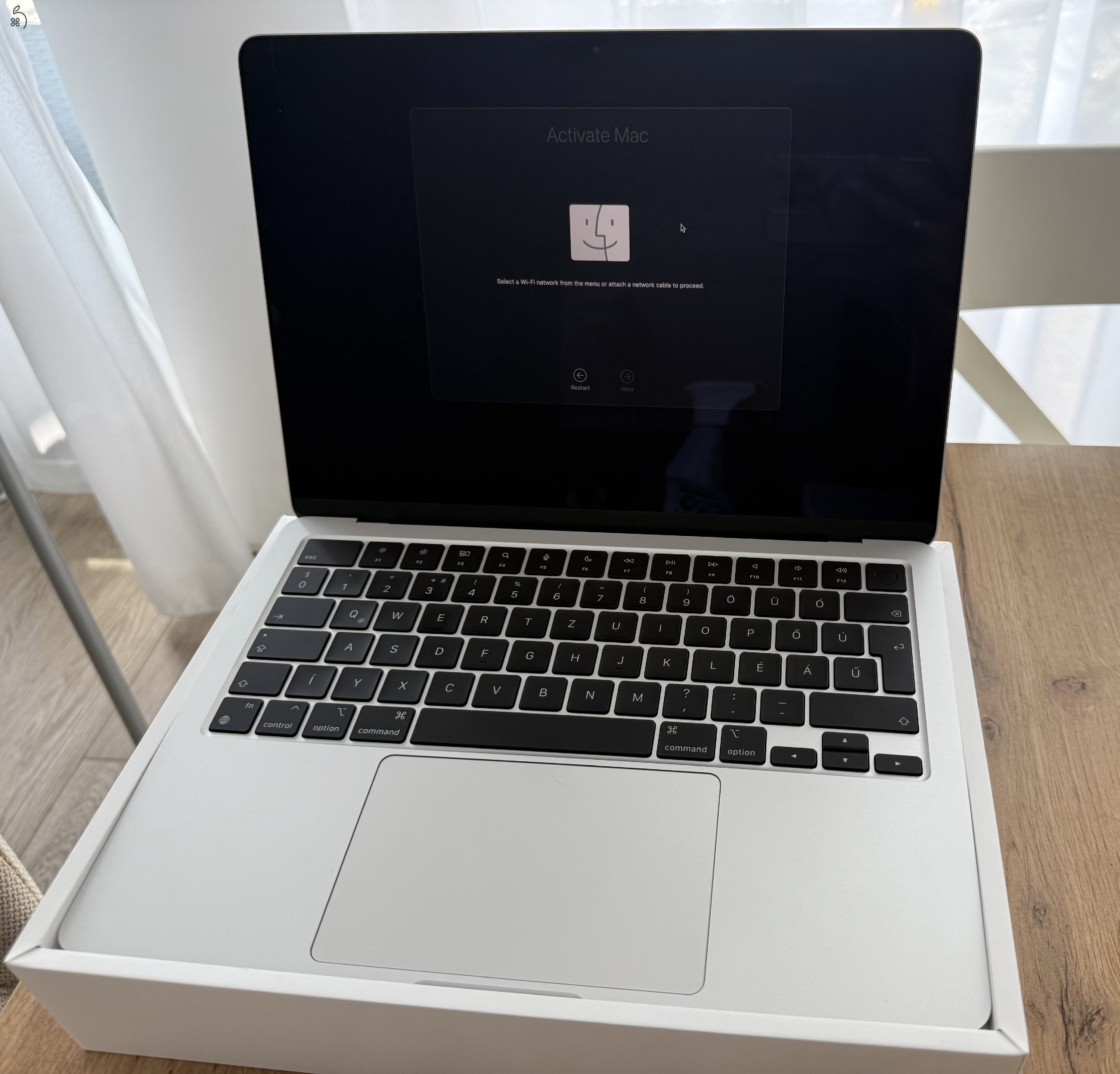 MacBook Air M2 13,6