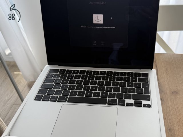 MacBook Air M2 13,6