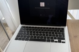 MacBook Air M2 13,6