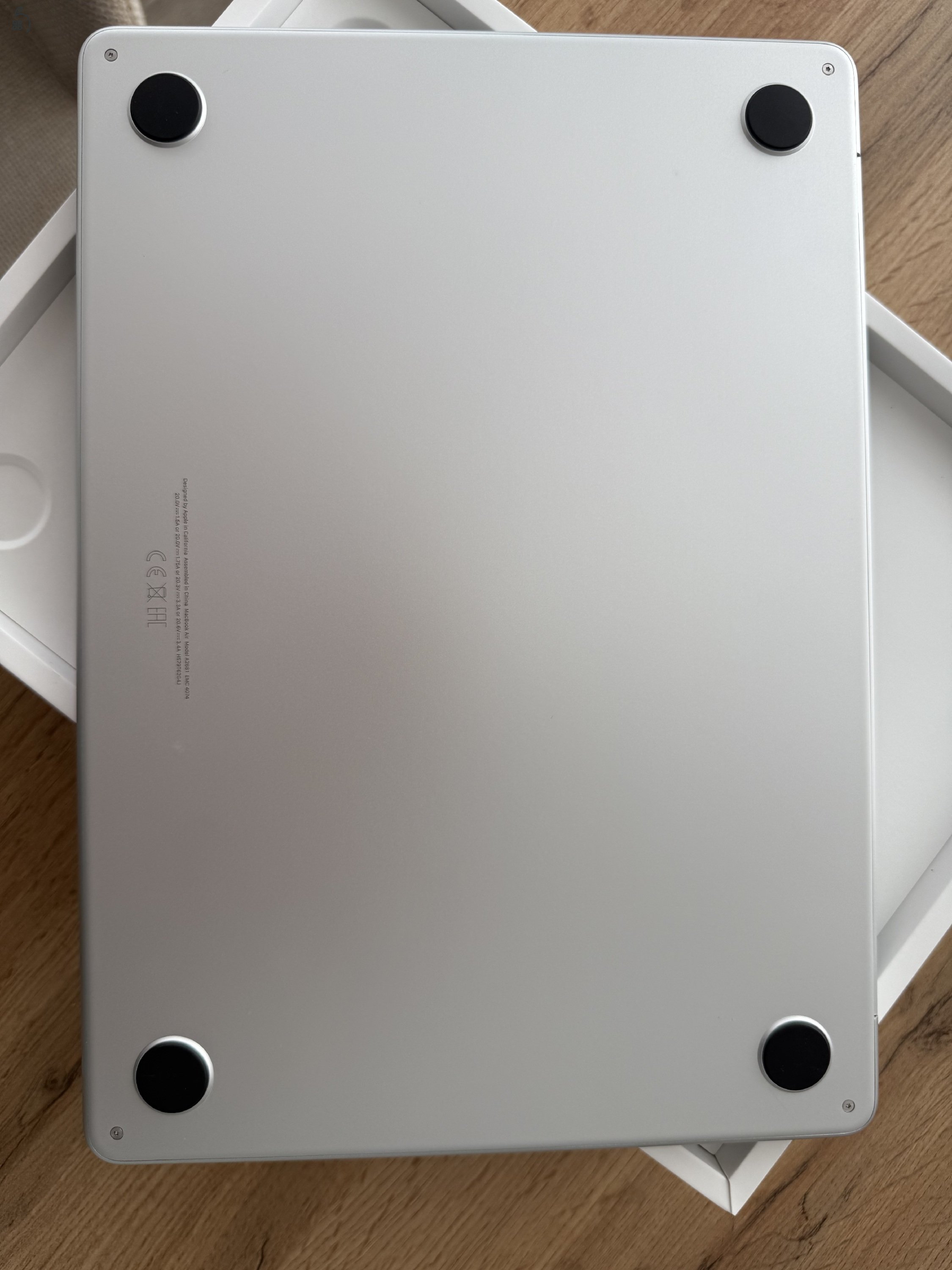 MacBook Air M2 13,6