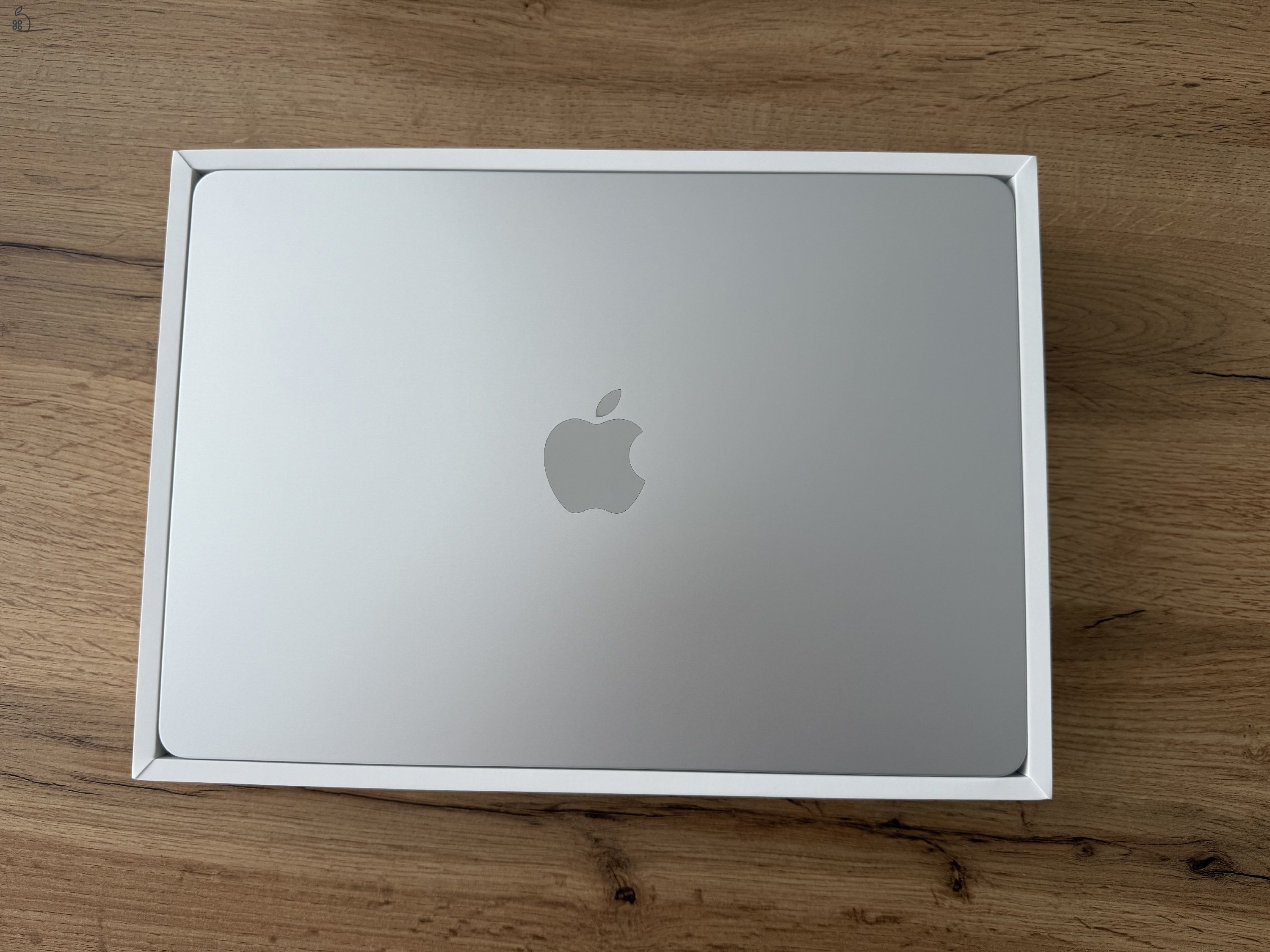 MacBook Air M2 13,6