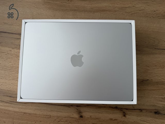 MacBook Air M2 13,6