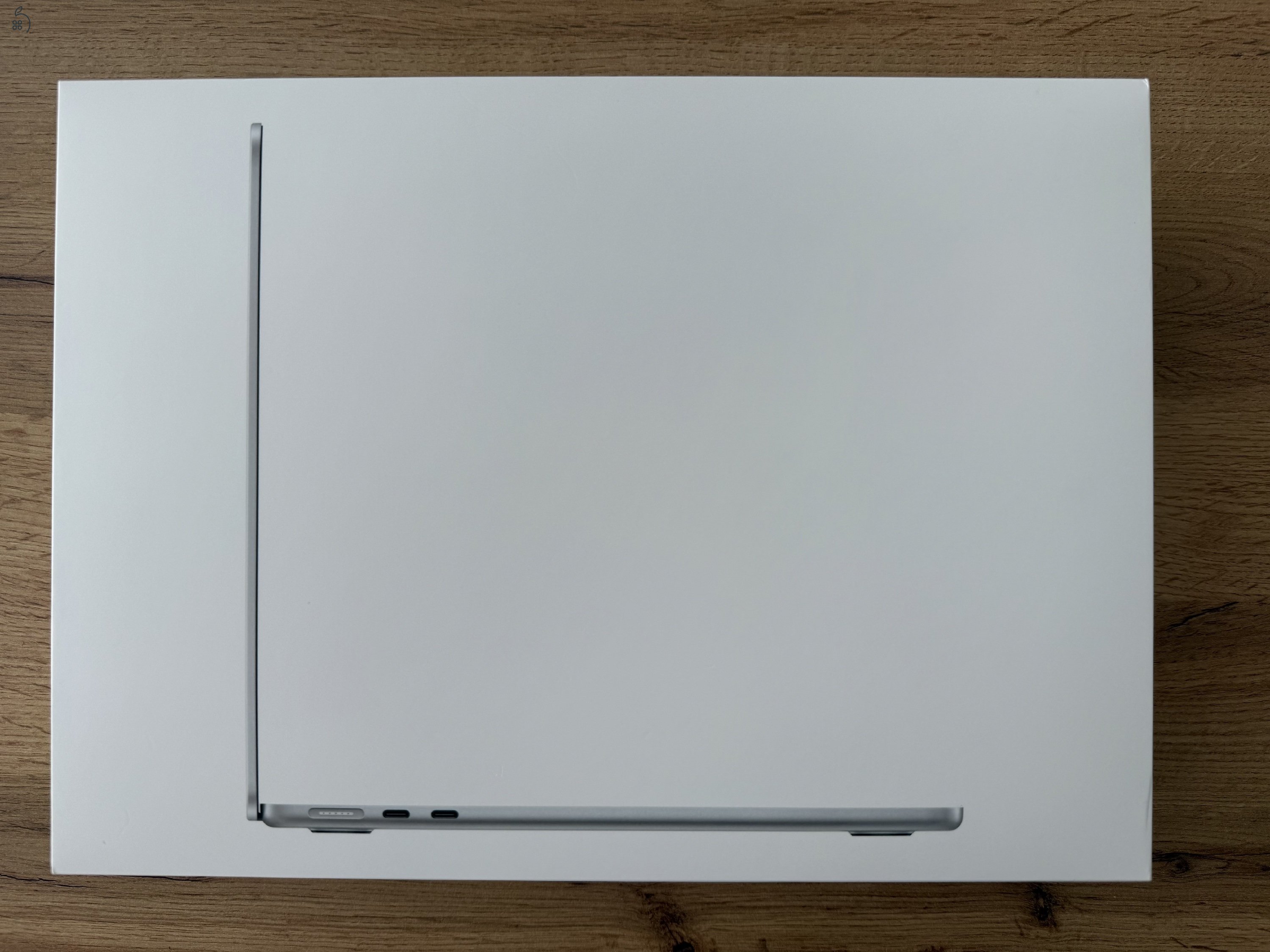 MacBook Air M2 13,6