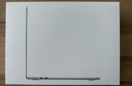 MacBook Air M2 13,6