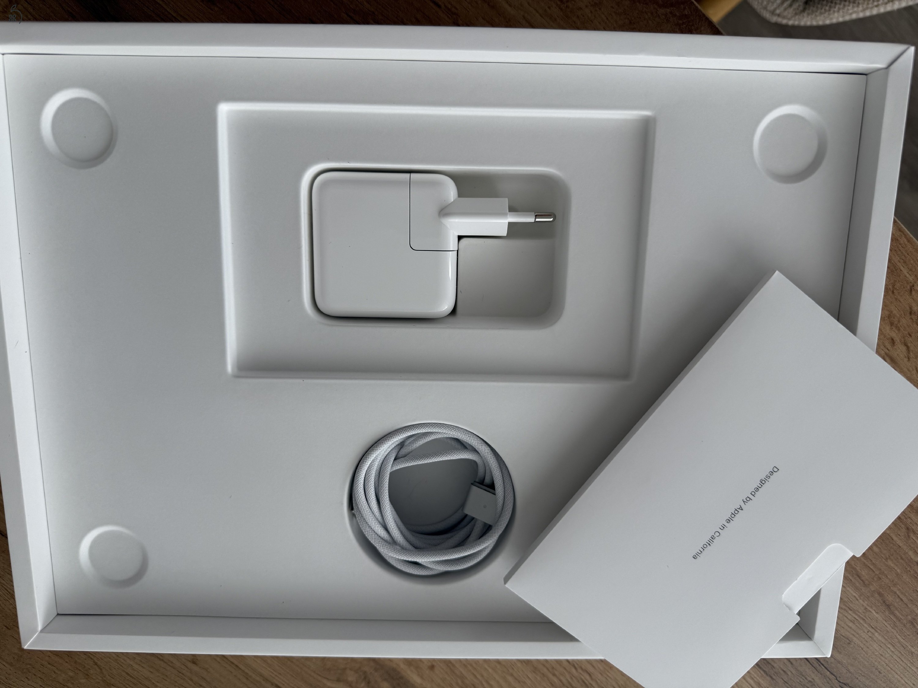 MacBook Air M2 13,6