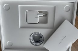 MacBook Air M2 13,6