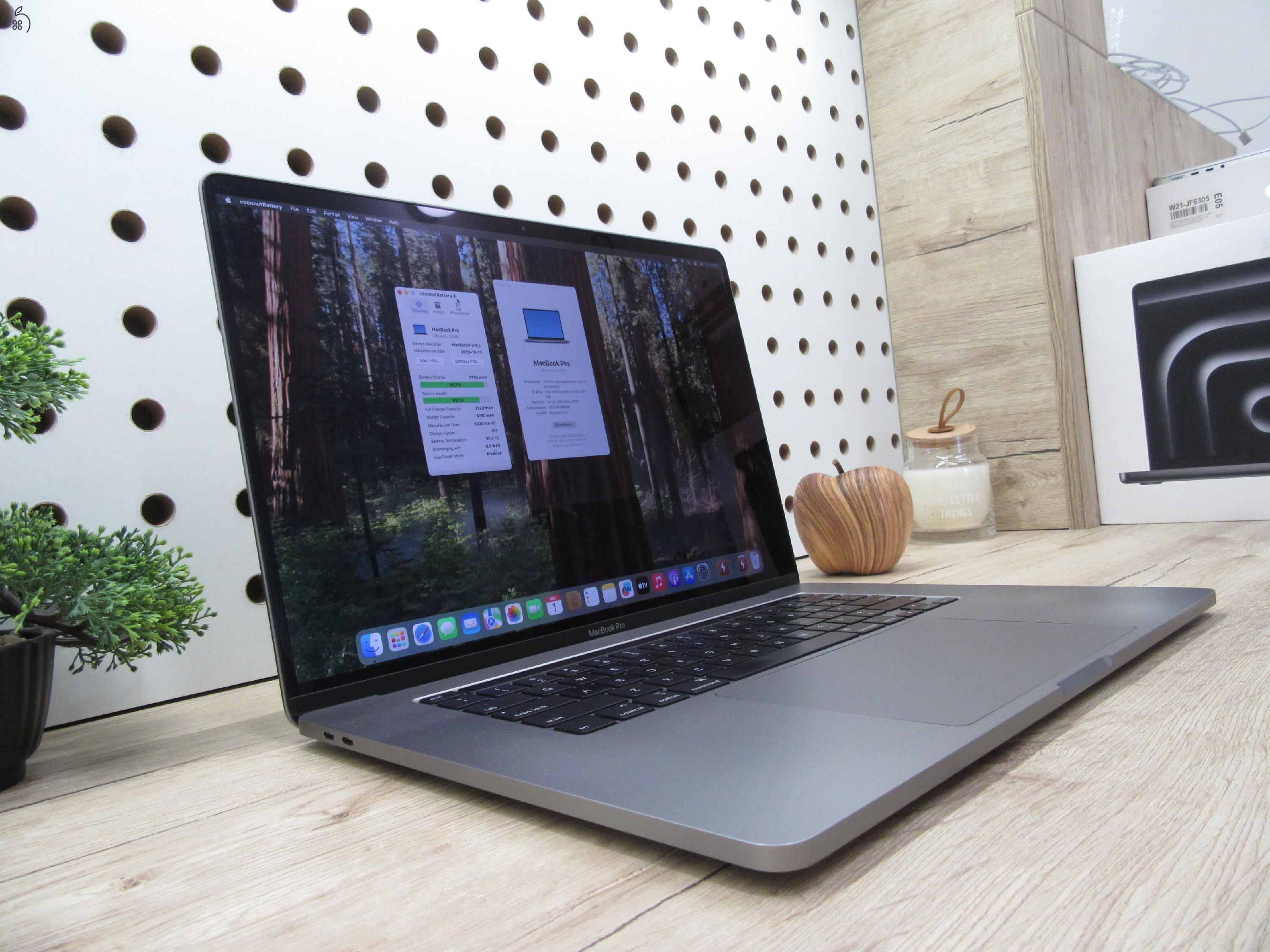  Apple Retina Macbook Pro 16 - 2019 - Használt, megkímélt 