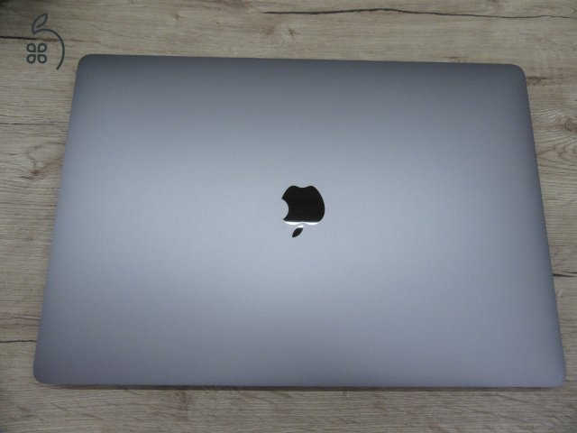  Apple Retina Macbook Pro 16 - 2019 - Használt, megkímélt 