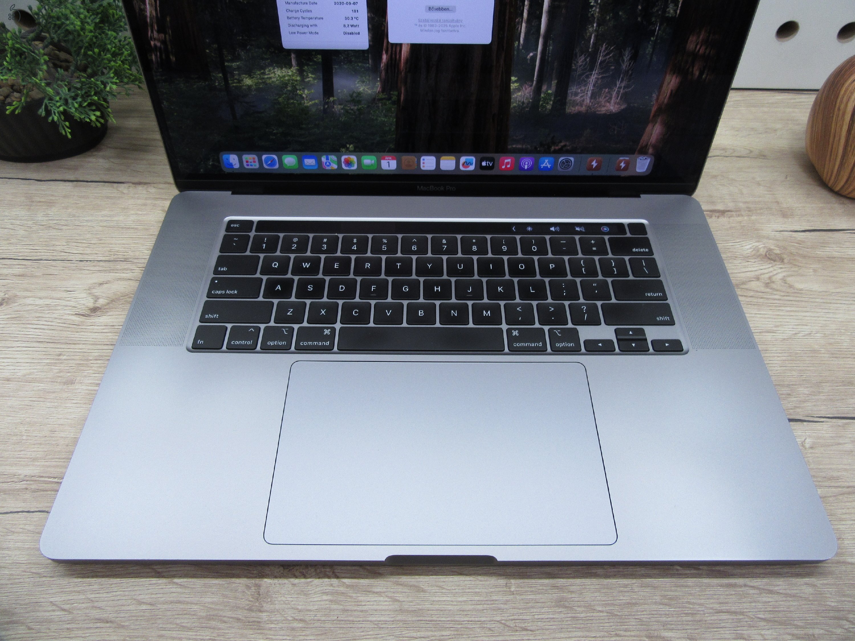  Apple Retina Macbook Pro 16 - 2019 - Használt, megkímélt 