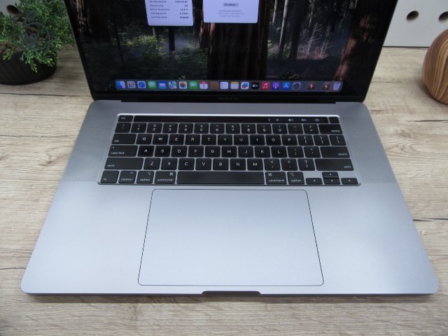  Apple Retina Macbook Pro 16 - 2019 - Használt, megkímélt 