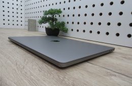  Apple Retina Macbook Pro 16 - 2019 - Használt, megkímélt 