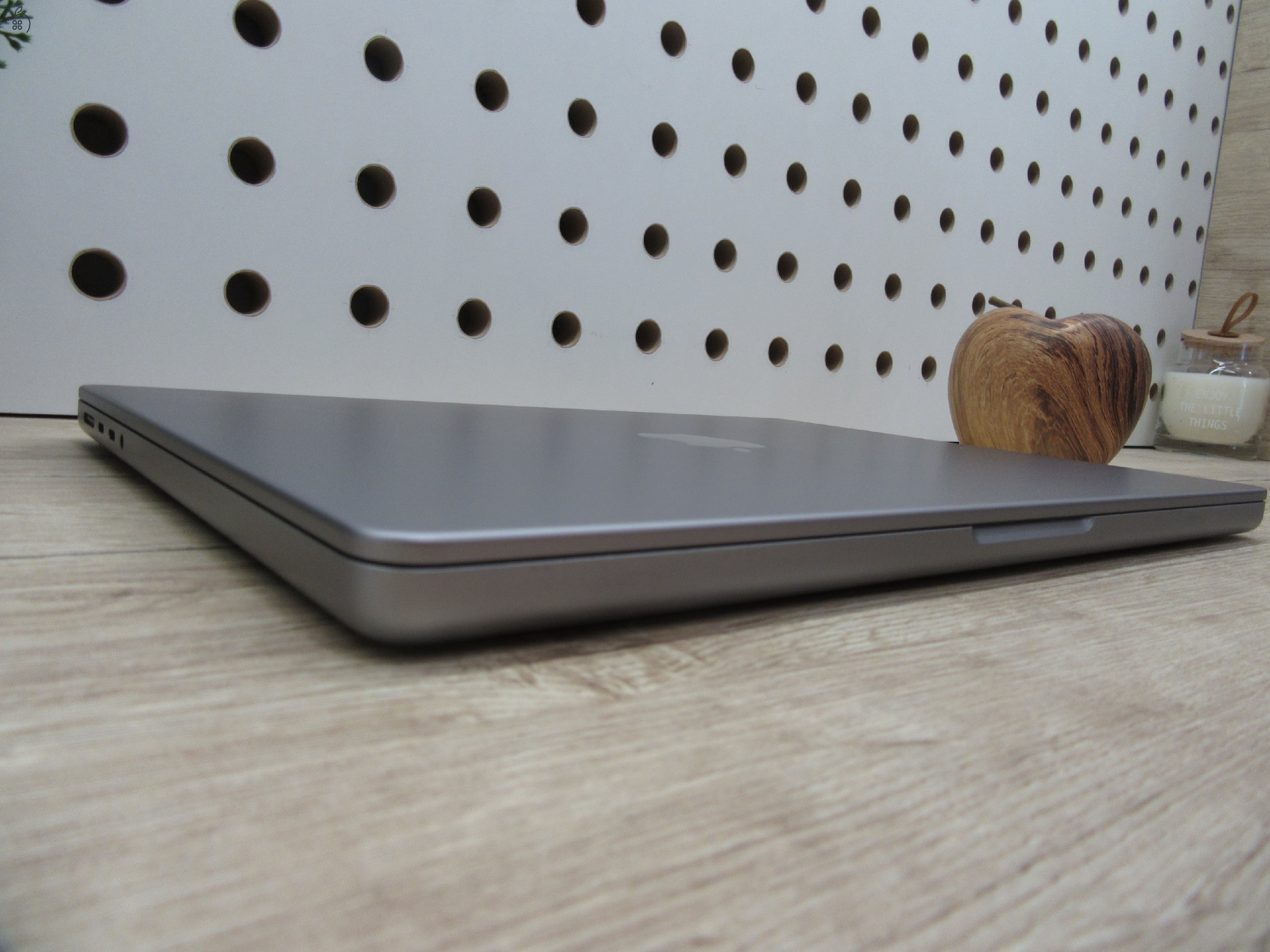 Apple Macbook Pro 14 M1 - 2021 - Használt, karcmentes - 1 Tb SSD