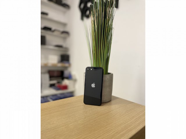 Apple iPhone SE 2022 64GB Fekete Használt kártyafüggetlen