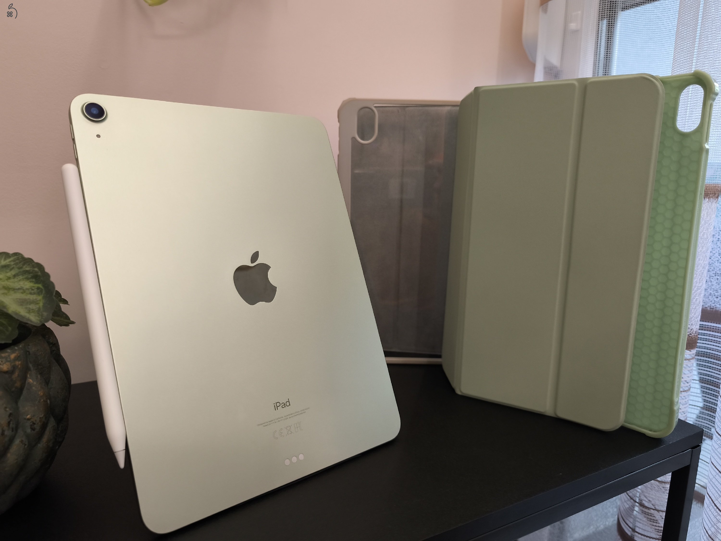 iPad Air 4.gen. - újszerű állapotban 92% Akku + Apple Pencil 2.gen.