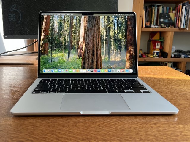 MacBook Air M3 GARANCIÁLIS 16 GB RAM