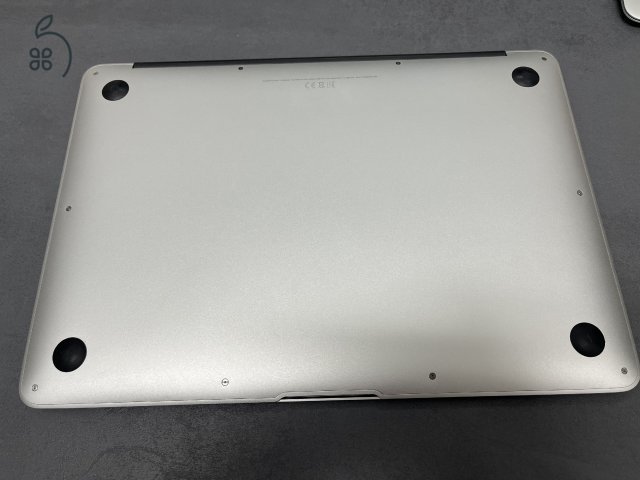 MacBook Air 2017 (Magyar billentyűzettel)