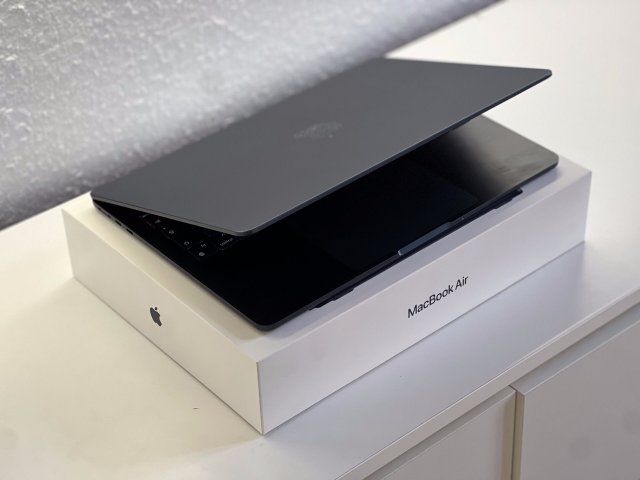 Hibátlan MacBook Air 2022 13 M2 256GB 2 ÉV Garanciával Számlával Aksi 100%