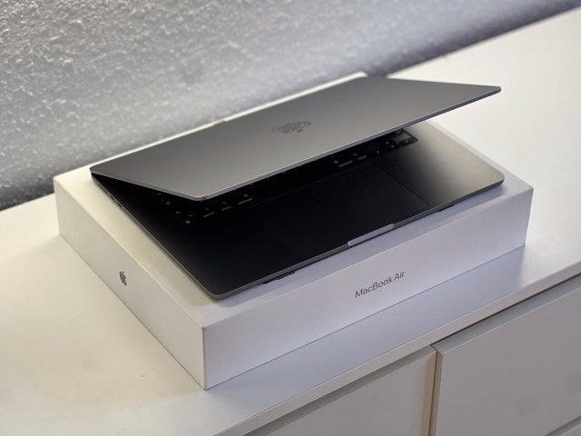 Hibátlan MacBook Air 2022 15 M2 256GB 2 ÉV Garanciával Számlával Aksi 99%