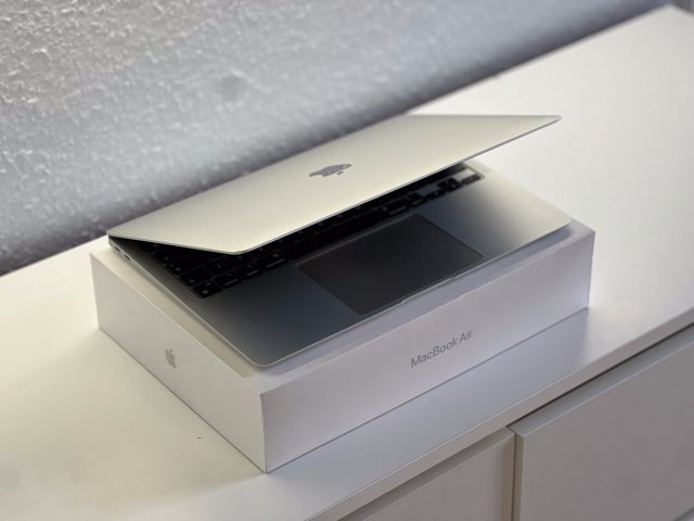 MacBook Air 2020 13 M1 512GB 2 ÉV Garanciával Számlával