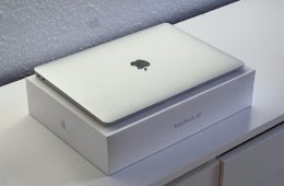 MacBook Air 2020 13 M1 512GB 2 ÉV Garanciával Számlával