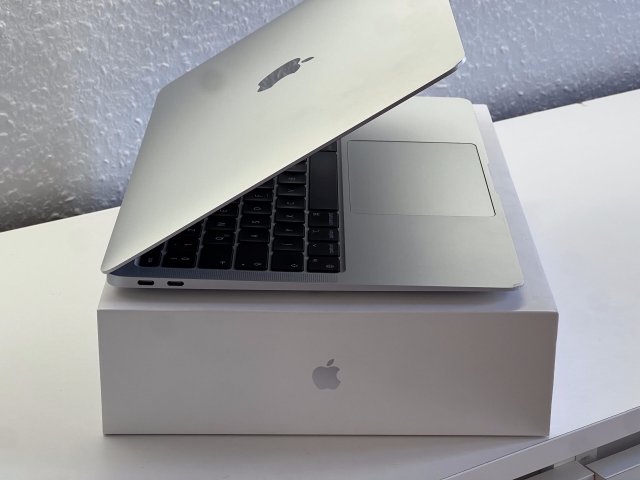 MacBook Air 2020 13 M1 512GB 2 ÉV Garanciával Számlával
