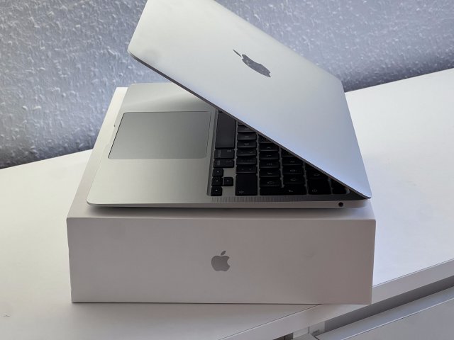 MacBook Air 2020 13 M1 512GB 2 ÉV Garanciával Számlával