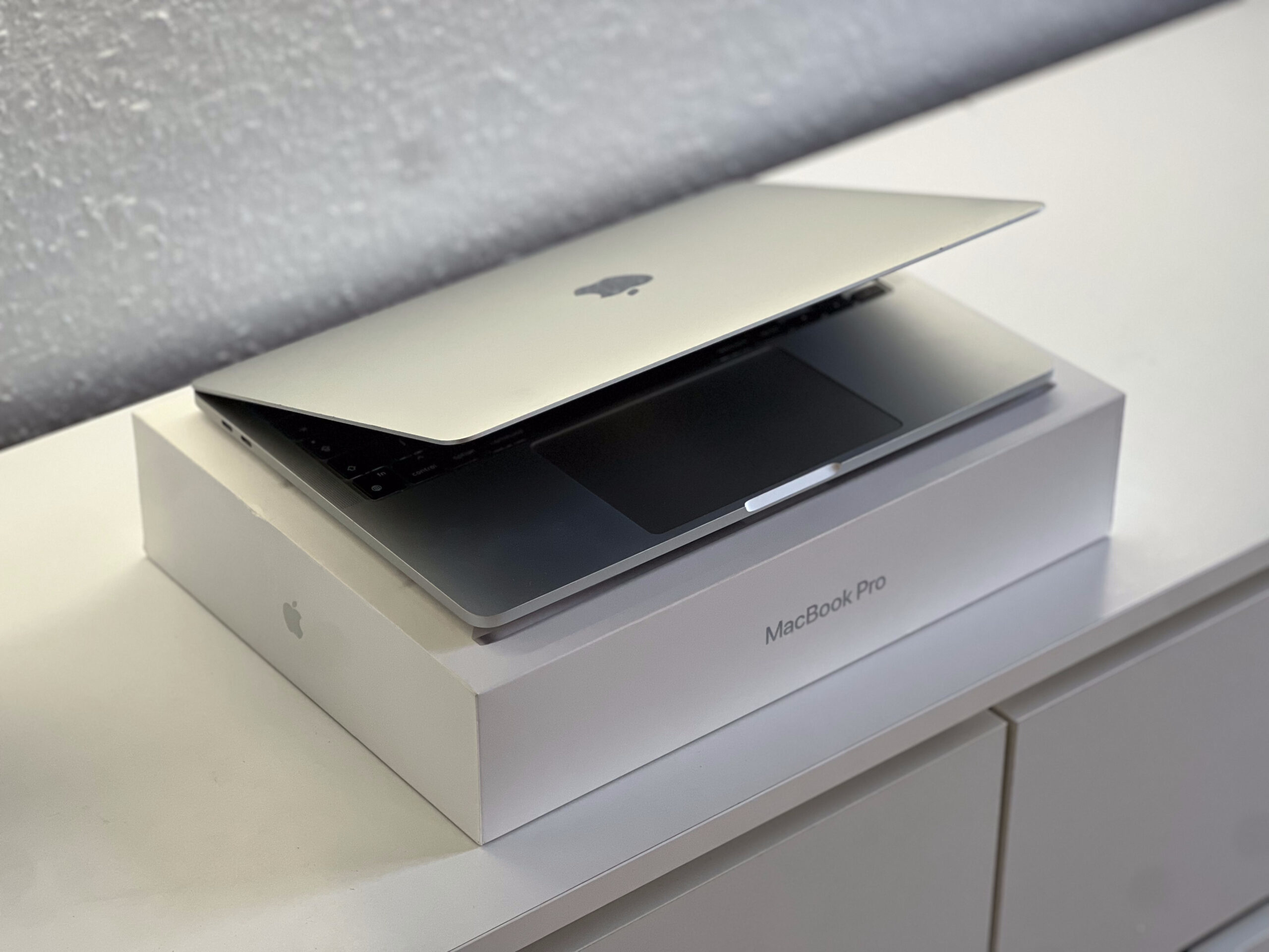 Hibátlan MacBook Pro 2020 13 M1 256GB 2 ÉV Garanciával Számlával