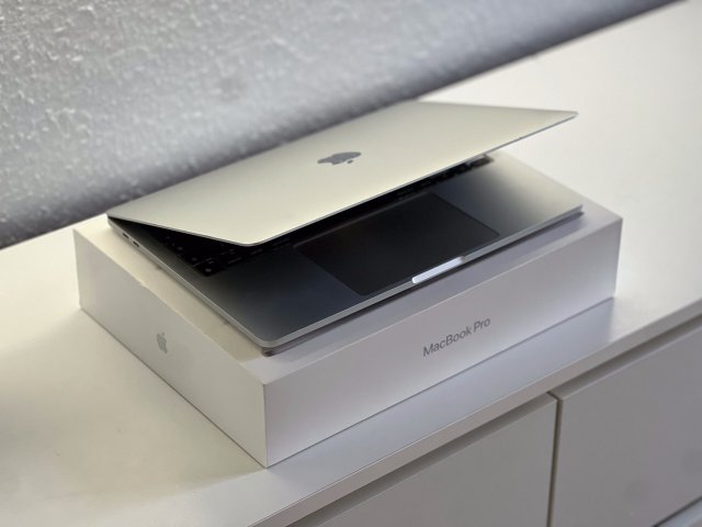 Hibátlan MacBook Pro 2020 13 M1 256GB 2 ÉV Garanciával Számlával