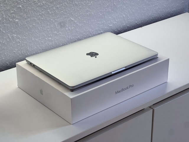 Hibátlan MacBook Pro 2020 13 M1 256GB 2 ÉV Garanciával Számlával