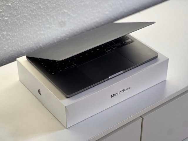 Hibátlan MacBook Pro 2020 13 M1 256GB 2 ÉV Garanciával Számlával Aksi 92%