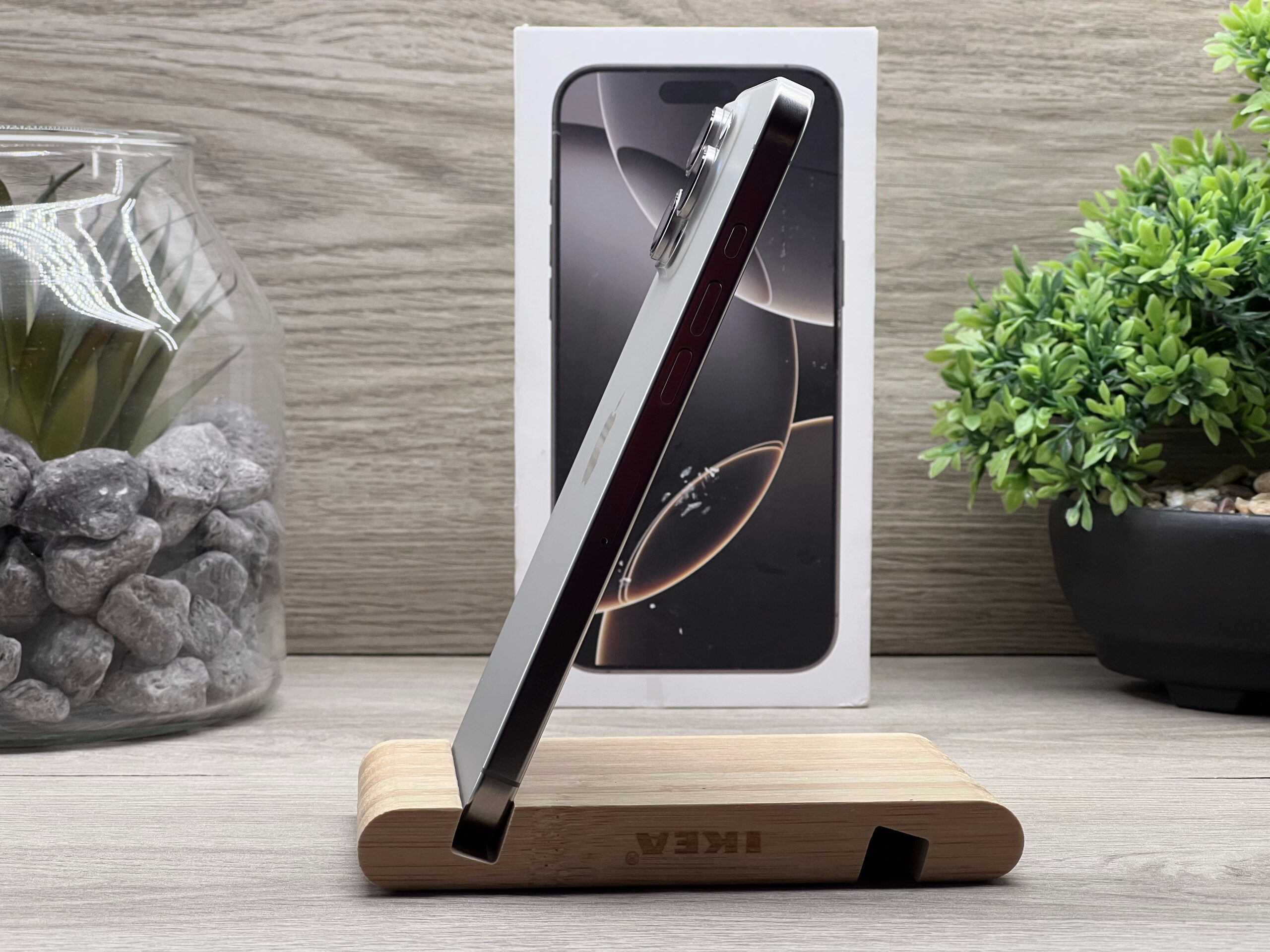 Hibátlan iPhone 16 Pro Max Natural Titanium 256GB 2 ÉV Garanciával Számlával Aksi 100%