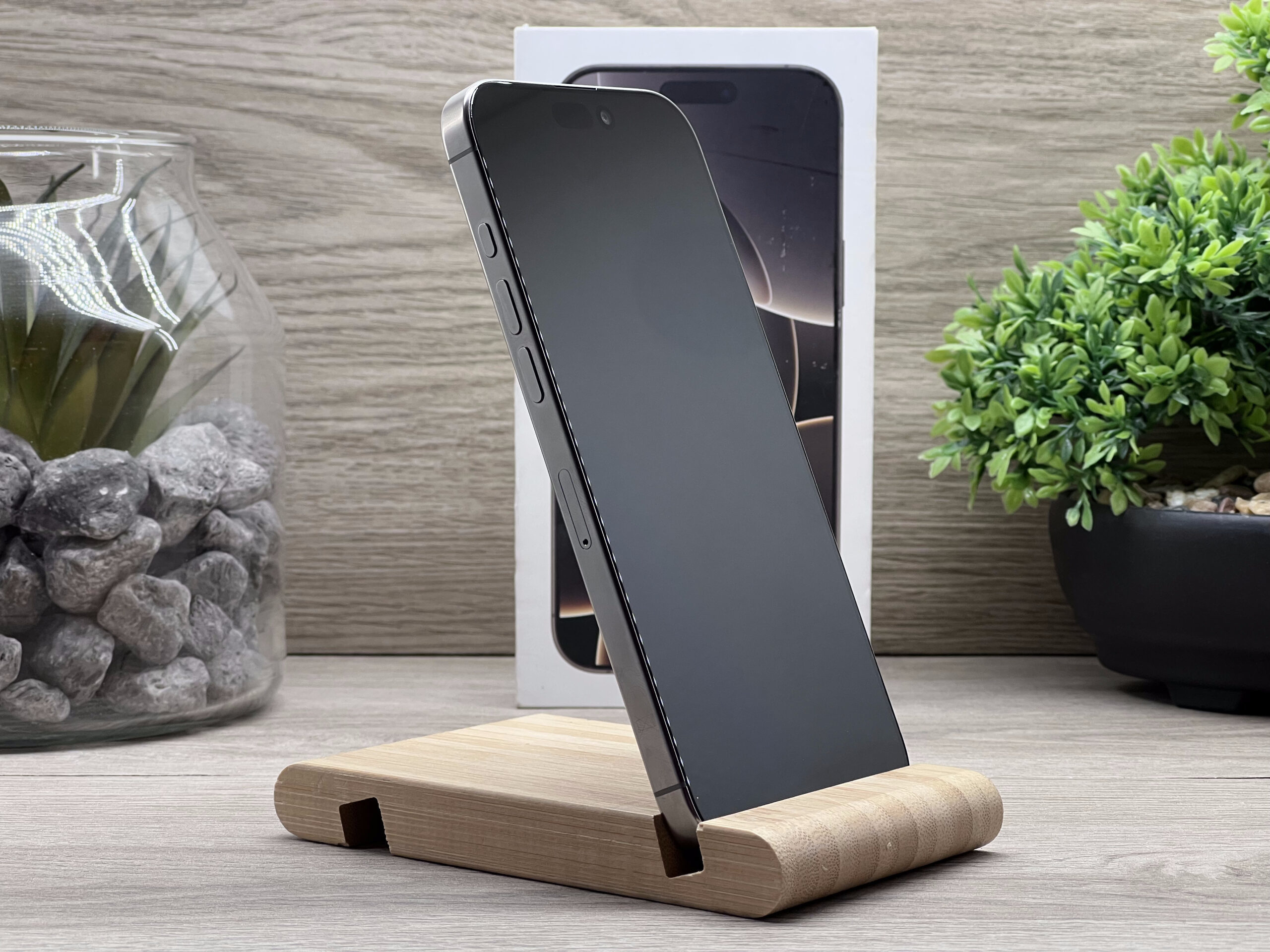 Hibátlan iPhone 16 Pro Max Natural Titanium 256GB 2 ÉV Garanciával Számlával Aksi 100%