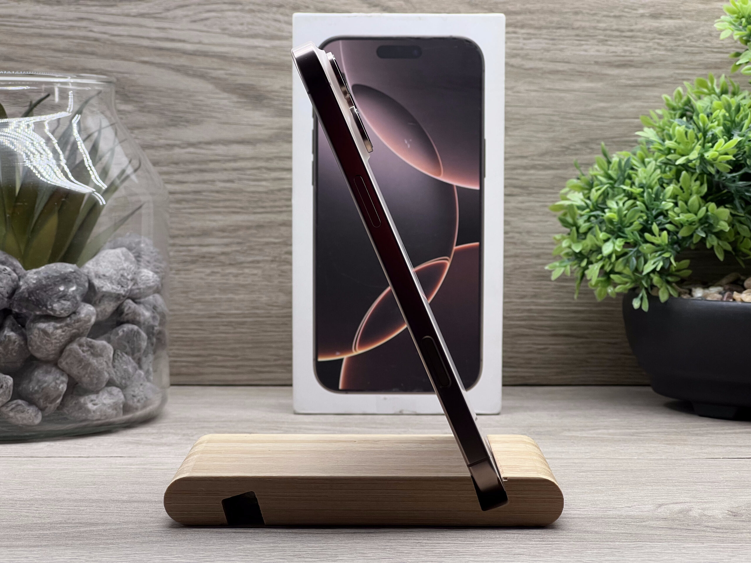 Hibátlan iPhone 16 Pro Max Desert Titanium 256GB 2 ÉV Garanciával Számlával Aksi 100%