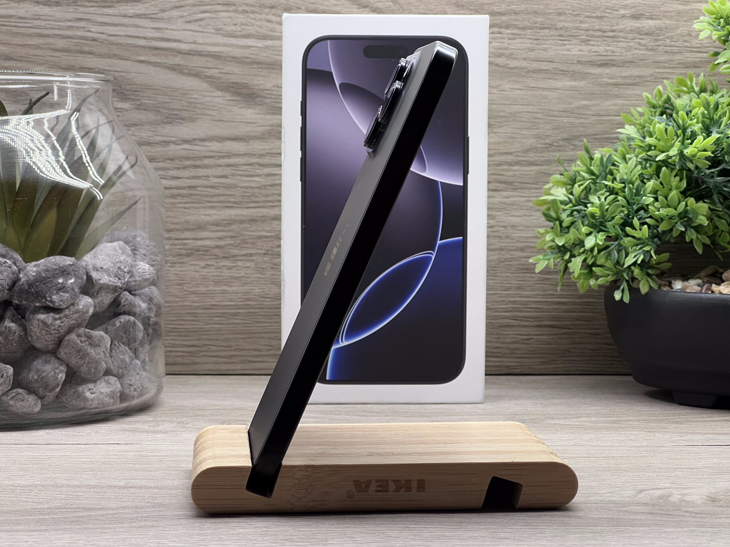 Hibátlan iPhone 16 Pro Max Black Titanium 256GB 2 ÉV Garanciával Számlával Aksi 100%