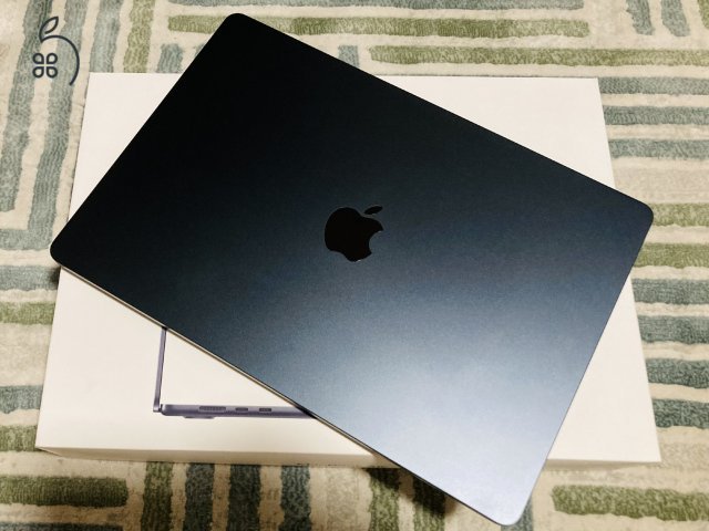 MacBook AIR 15,3” M3 CHIP! 8GB/256GB magyar! Akku 95%! Gyönyörű!
