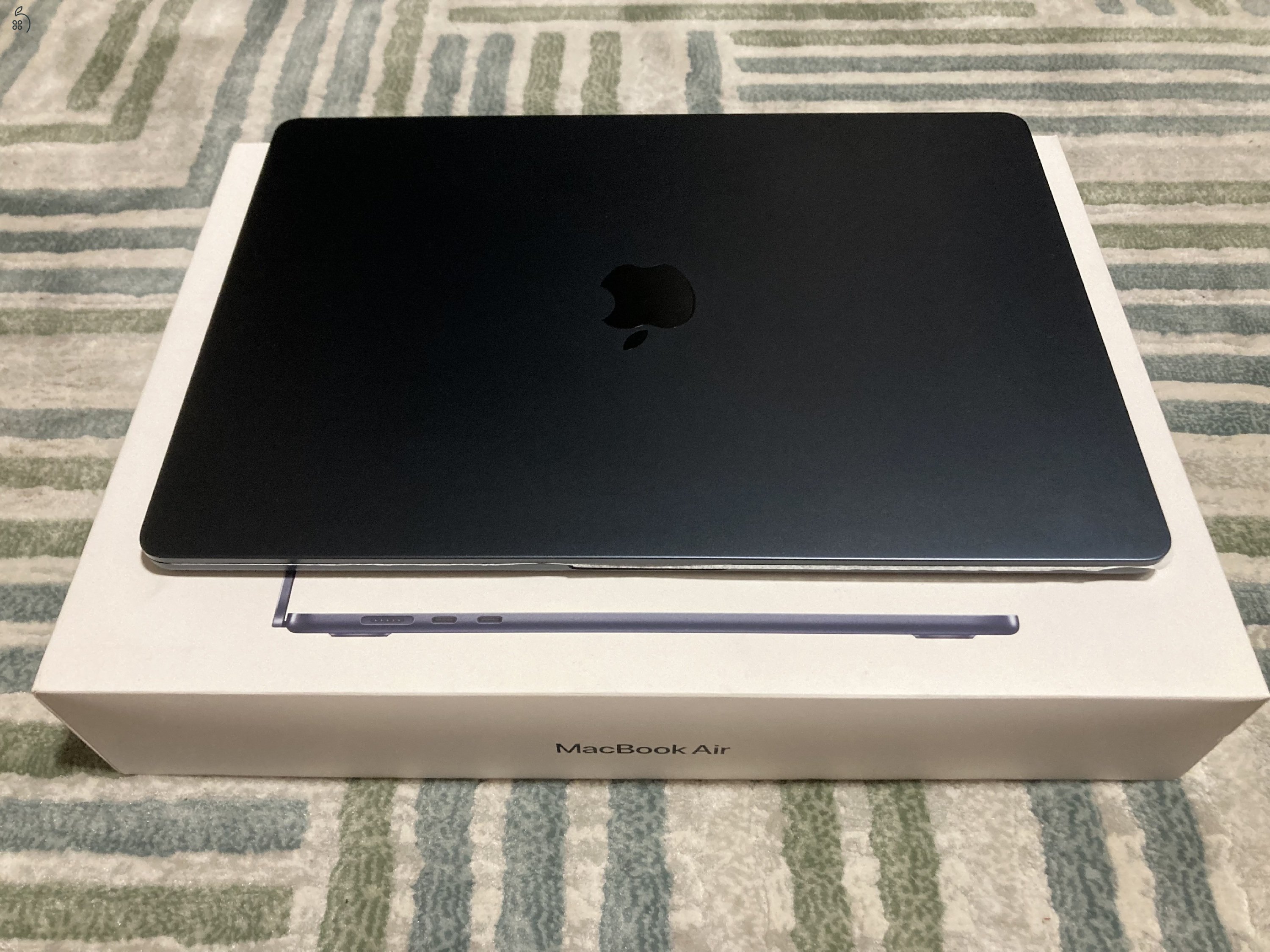 MacBook AIR 15,3” M3 CHIP! 8GB/256GB magyar! Akku 95%! Gyönyörű!