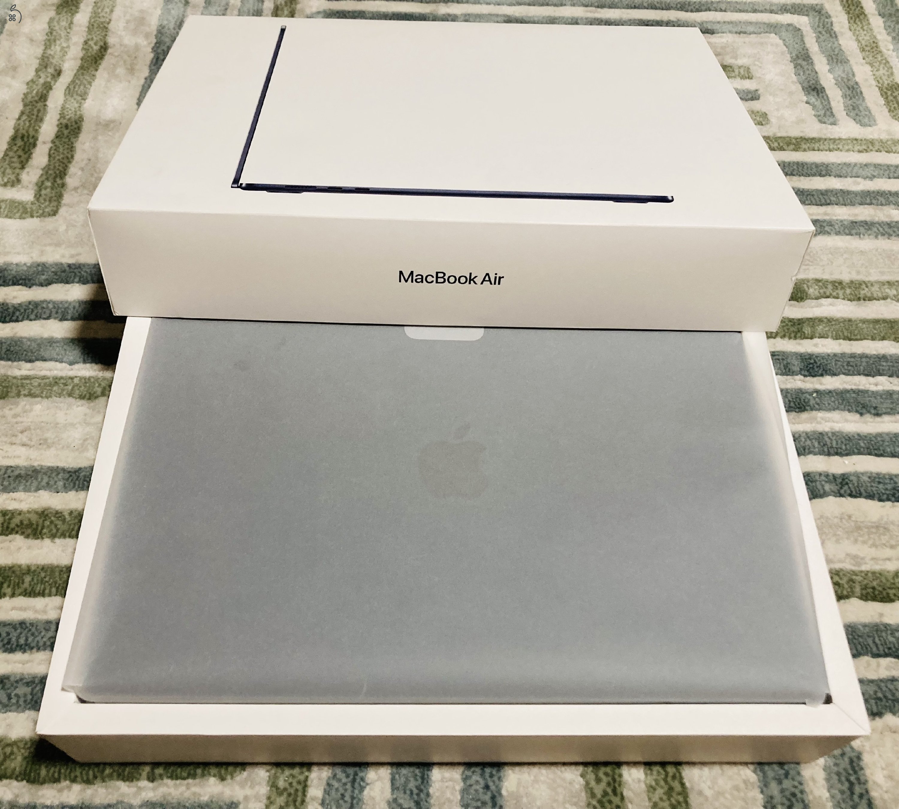 MacBook AIR 15,3” M3 CHIP! 8GB/256GB magyar! Akku 95%! Gyönyörű!