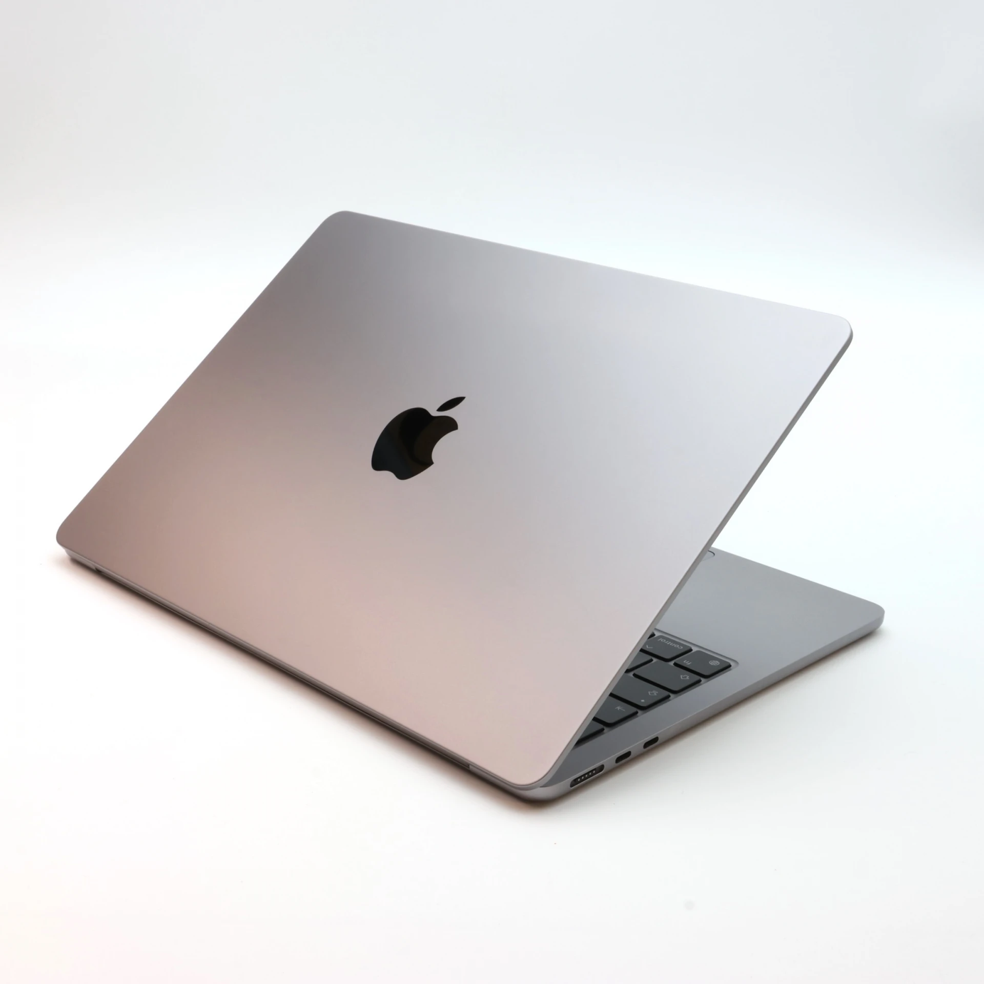 !! 1 ÉV GARANCIA !! Apple MacBook Air 13″ 2022 M2 256 GB SSD 8 GB RAM Space Gray 87% EU Bill