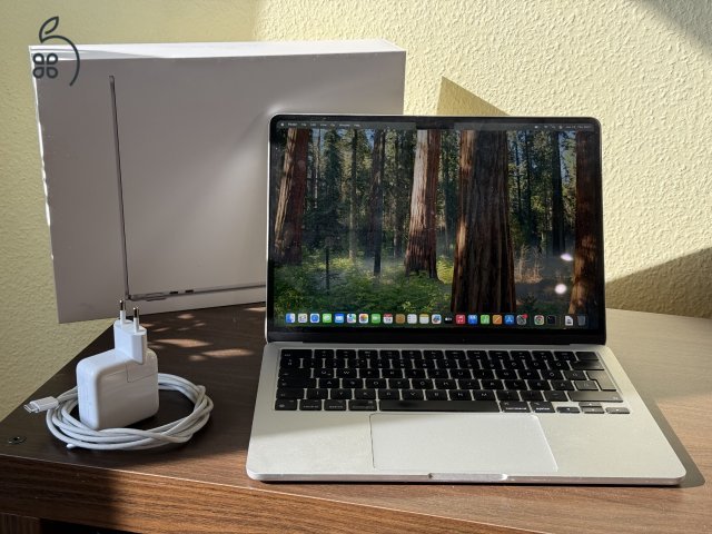 Használt 2022-es MacBook Air 13 - M2-es processzor, 8GB RAM, 256GB SSD