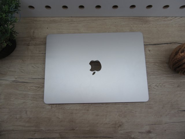 Apple Macbook Air 13 M2 - 2022 - Használt, karcmentes