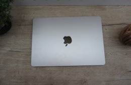Apple Macbook Air 13 M2 - 2022 - Használt, karcmentes