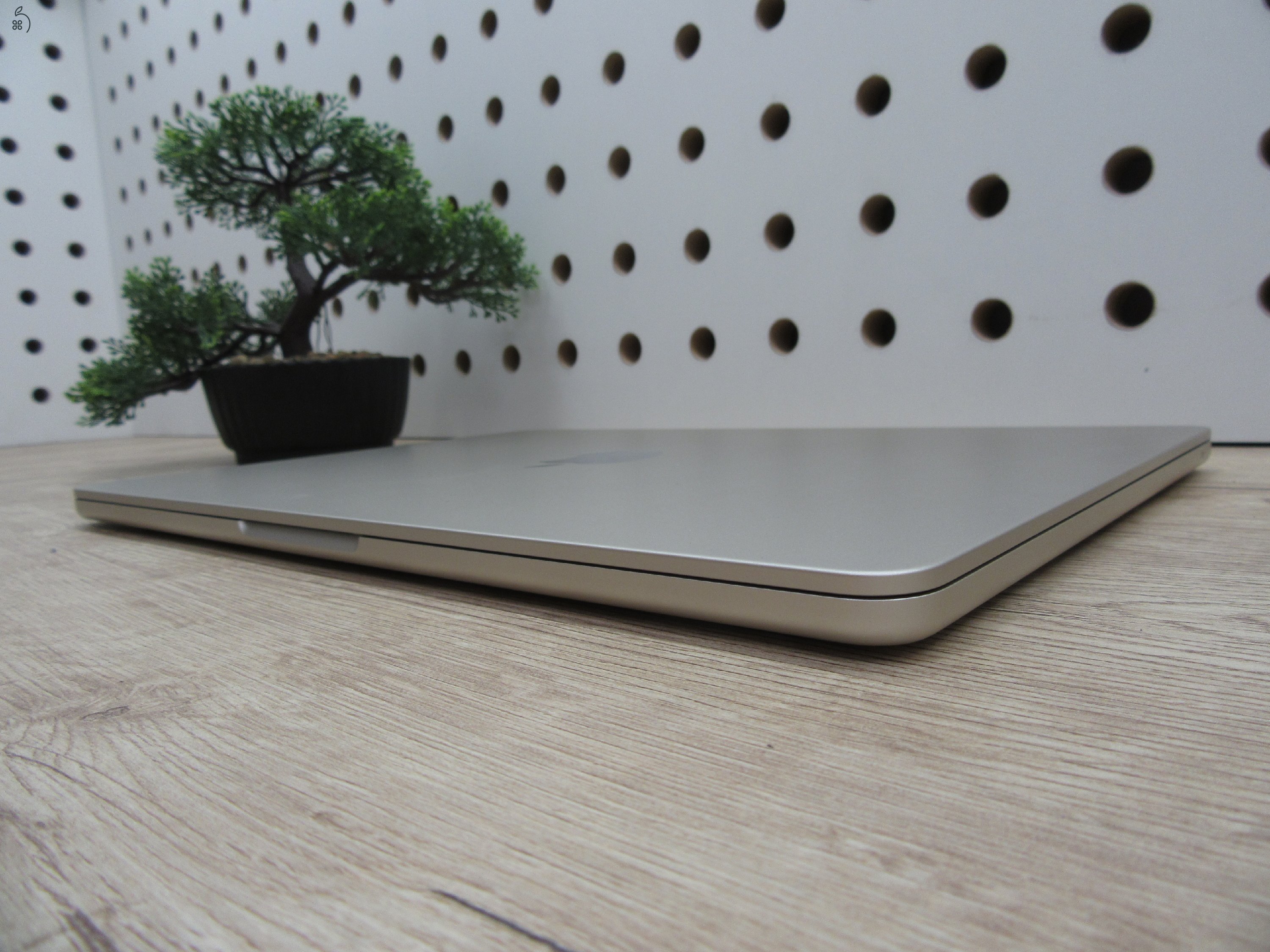 Apple Macbook Air 13 M2 - 2022 - Használt, karcmentes