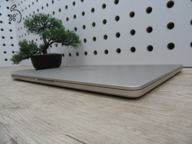 Apple Macbook Air 13 M2 - 2022 - Használt, karcmentes