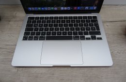 Apple Macbook Air 13 M2 - 2022 - Használt, karcmentes