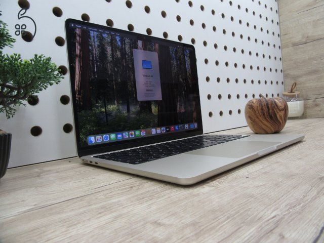 Apple Macbook Air 13 M2 - 2022 - Használt, karcmentes
