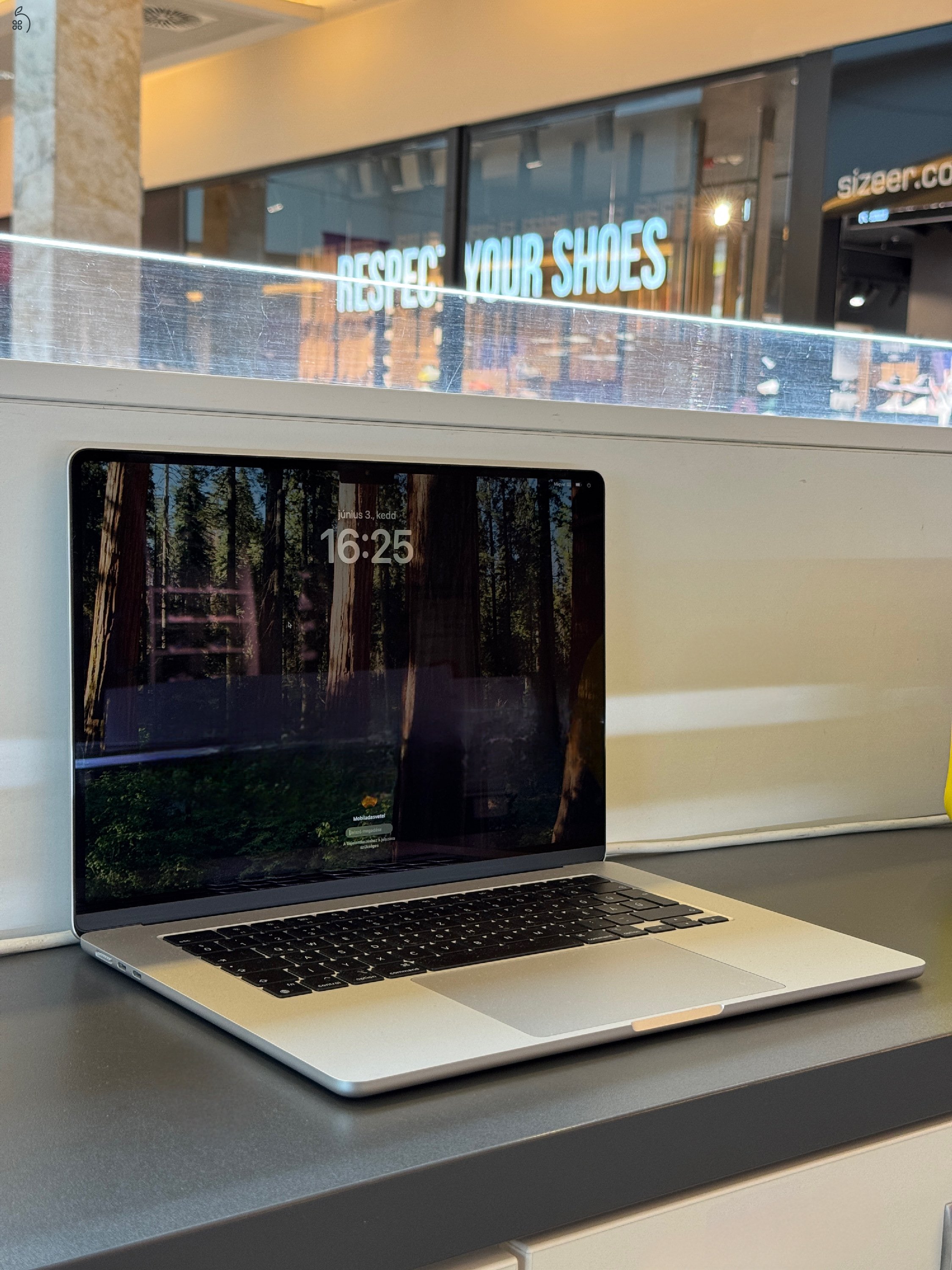 Újszerű Apple MacBook Air 15