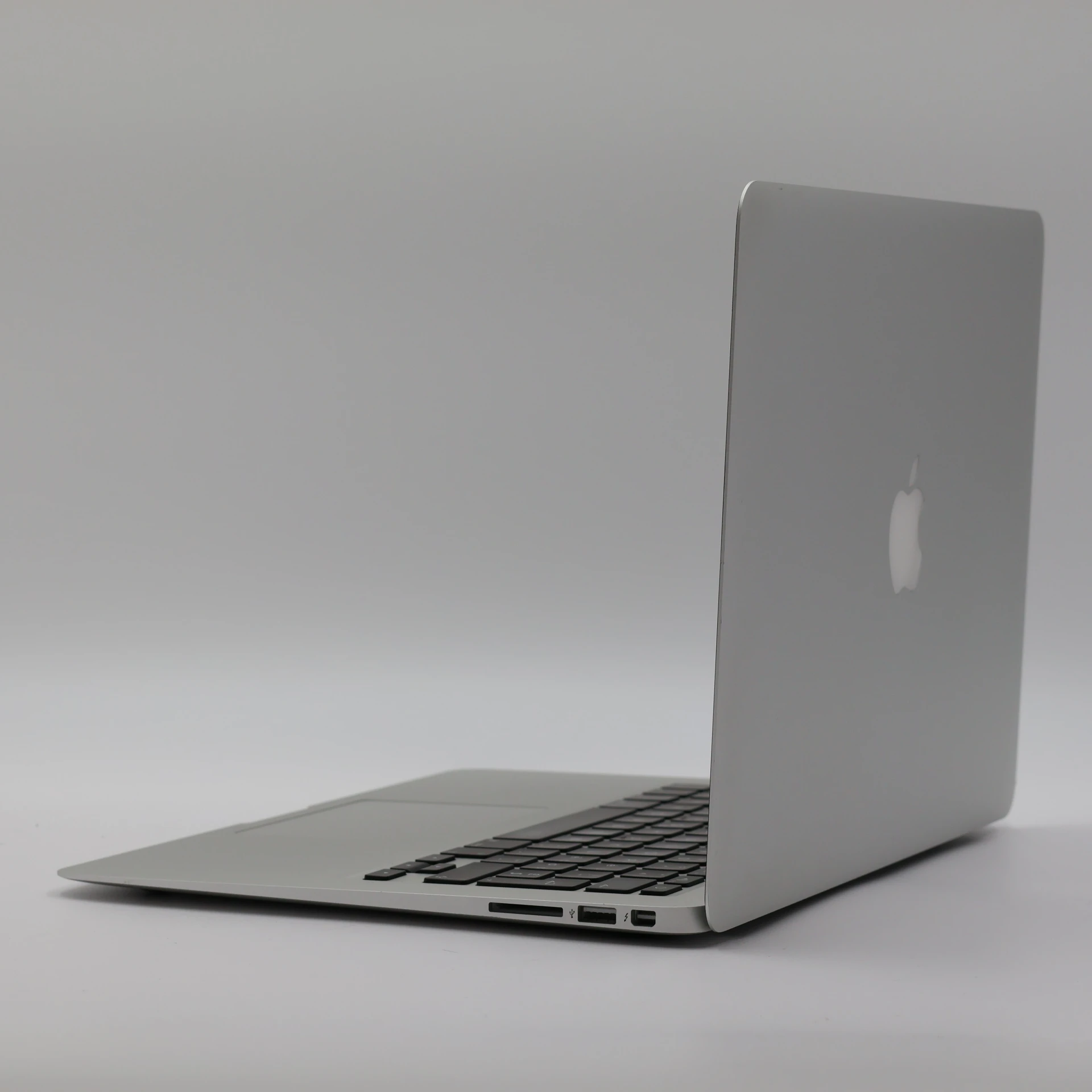 1 év garanciával! Felújított Apple Macbook AIR i5 2015 128 GB Silver